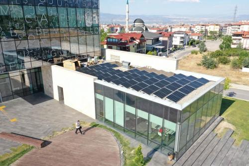 denizli-merkezefendi-kutuphanesi-gunes-paneli-montaji-drone-cekimi-5